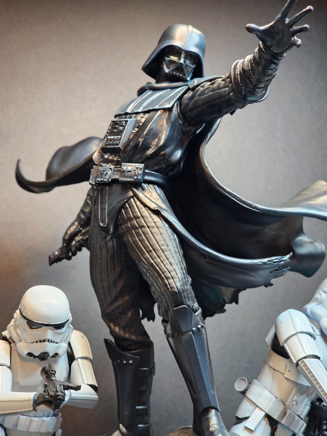 Hand-painted armored warlord figure flanked by white troopers